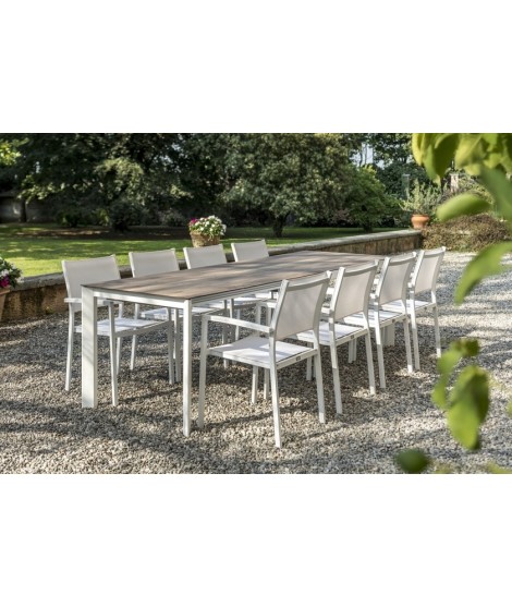 ATRA dans différentes finitions chaise empilable en aluminium pour les restaurants de terrasses de jardin contrat