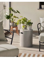 LAST Hocker oder Tisch aus hellgrauem Beton für Garten und Terrasse