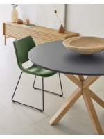 ISEO Farbwahl in Kunstleder und Beine in schwarzem Metall Stuhl Design