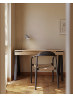 EVO Schreibtisch 125 cm aus massivem Akazienholz und gealterter schwarzer Metallstruktur