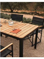 BEST Tisch 160x90 oder 200x100 cm aus schwarzem Aluminium und massiver Teakholzplatte für drinnen und draußen