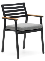 JAMES chaise empilable en aluminium noir et accoudoirs en bois de teck pour terrasses de jardin bars d'hôtels restaurants