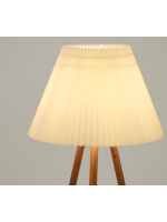 GROVE tripod in solid rubber wood and beige pleated lampshade floor lamp