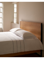 TANA testata letto matrimoniale in impiallacciato rovere e gambe in acciaio finitura nera