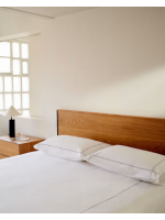 TANA testata letto matrimoniale in impiallacciato rovere e gambe in acciaio finitura nera