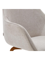 DOGER Silla con reposabrazos de chenilla y patas de madera maciza de fresno acabado nogal
