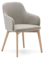 ATTA Silla con reposabrazos de chenilla color a elegir y patas de madera maciza de haya acabado natural sillón de diseño