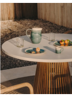 DESDEMONA Table design ⌀ 90 ou ⌀ 120 cm en bois de teck et plateau en béton blanc pour aménagement intérieur ou extérieur