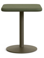 ADVANCE table avec plateau en béton vert 70x70 et piètement en métal peint en vert pour bars glaciers restaurants