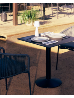 ALISA table avec plateau en hpl 68x68 cm et piètement en métal verni noir pour bars glaciers et restaurants