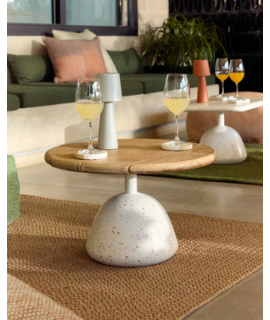 ACTON tavolino piano Ø 55 in legno naturale e base in metallo e cemento terrazzo veneziano per esterno