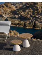 ACTON Mesa de centro con sobre Ø55 en madera de acacia natural y base de metal y cemento Terraza veneciana para exterior