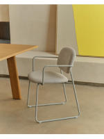 EMOY in tessuto cinigliato e gambe in metallo scelta colore sedia con braccioli a slitta design