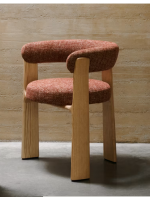 IRAKLIA Chaise à 3 pieds avec accoudoirs en tissu effet chenille terre cuite et pieds en frêne massif naturel