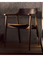 SIGNY chaise avec accoudoirs en bois de chêne massif finition noyer design maison