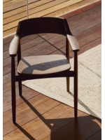 SIGNY chaise avec accoudoirs en bois de chêne massif finition noyer design maison