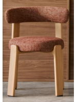 TAUNGA Chaise en tissu effet chenille terre cuite et pieds en frêne massif naturel