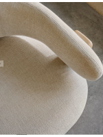 BOLSOY sillón en tejido efecto chenilla beige y patas en madera maciza de fresno natural