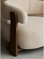 LYNCH fauteuil en tissu effet chenille beige et pieds en frêne massif finition noyer