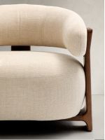 LYNCH fauteuil en tissu effet chenille beige et pieds en frêne massif finition noyer