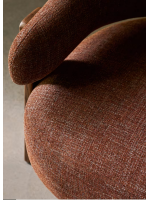 ENGLAND Sessel aus braunem Stoff mit Chenille Effekt und Beinen aus Eschenholz mit Walnuss Finish