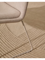 BABEL beigefarbener Stoffsessel und beigefarbene Metallbeine Wohndesign