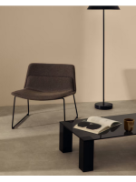 PAESTUM brauner Stoffsessel und schwarze Metallbeine Wohndesign