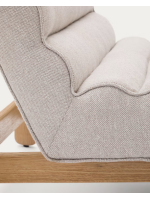 GENGA Sillón de madera maciza de roble acabado natural y tejido de borreguito ecológico blanco.