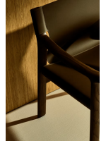 DESTOY chaise avec accoudoirs en bois de frêne massif finition noyer et cuir naturel marron foncé