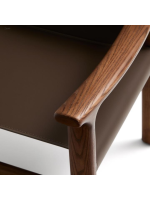 DESTOY Silla con reposabrazos en madera maciza de fresno con acabado nogal y piel natural marrón oscuro