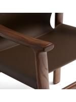 DESTOY Silla con reposabrazos en madera maciza de fresno con acabado nogal y piel natural marrón oscuro