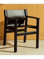RAMONA Silla con reposabrazos en madera maciza de fresno con acabado negro y natural piel negra