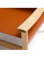 CALISTA sillón en madera maciza de fresno natural y cuero natural marrón claro