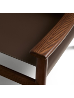 DESTOY sillón en madera maciza de fresno con acabado nogal y piel natural marrón oscuro