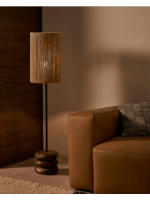 DEMETRA Lámpara de pie en madera maciza de acacia con acabado oscuro y fibra de yute natural.