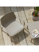 GINEVRA LOUNGE Sillón en tecnopolímero elección de colores para el hogar jardín bar restaurantes escuelas y bibliotecas