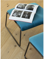 LISA LOUNGE Pouf Farbauswahl in Samt und Beinen in lackiertem Stahldesign