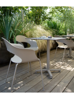 CROSS table avec plateau en stratifié et piètement en acier galvanisé peint gris tourterelle pour bars chalets restaurants