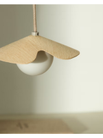 ERIT lampadario  in impiallacciatura di rovere con sfera di vetro fumé bianco