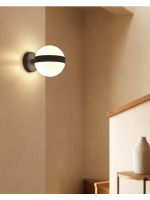 REGENT applique in metallo nero e sfera di vetro smaltato