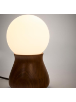 NENA Tischlampe aus Walnussholz und Milchglaskugel Design