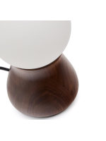 NENA Lámpara de mesa en madera de nogal y esfera de vidrio esmerilado