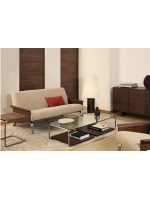 LEA Sillón en chenilla hidrófuga con reposabrazos de chapa de nueces y patas de acero inoxidable cepillado