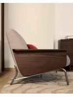 LEA fauteuil en chenille hydrofuge avec accoudoirs en placage de noyer et pieds en acier inoxydable brossé