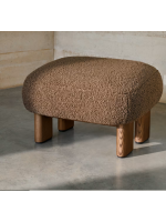 MOMENT Asiento puf en tejido bouclé marrón y patas en madera maciza de fresno con acabado nogal