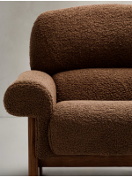 MOMENT fauteuil en tissu bouclé marron et pieds en frêne massif finition noyer