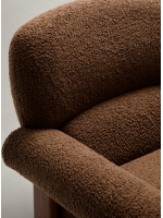 MOMENT fauteuil en tissu bouclé marron et pieds en frêne massif finition noyer
