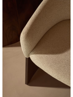 ANTAS Silla con reposabrazos en chenilla hidrófuga beige y chapa de nogal