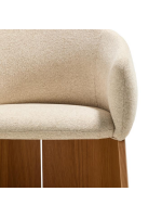 MALISA Silla con reposabrazos en chenilla hidrófuga beige y chapa de roble