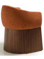 NORTPORT Silla con reposabrazos en chenilla hidrófuga color terracota y chapa de nogal